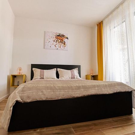Starlight Bronze Szeged- Exclusive Apartment Bagian luar foto