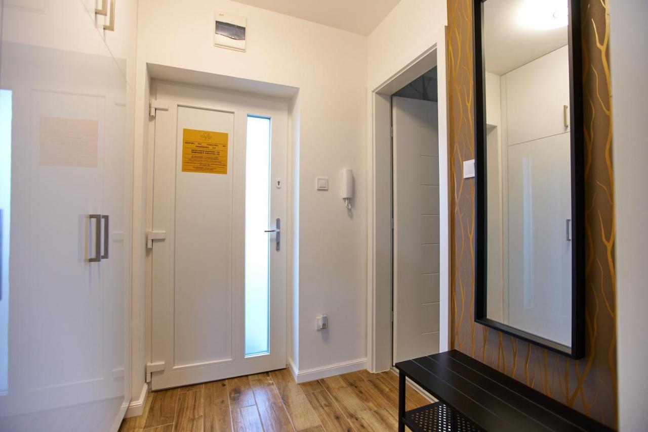 Starlight Bronze Szeged- Exclusive Apartment Bagian luar foto