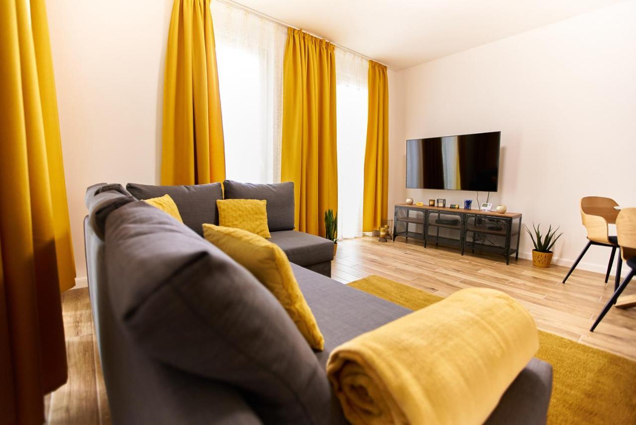 Starlight Bronze Szeged- Exclusive Apartment Bagian luar foto
