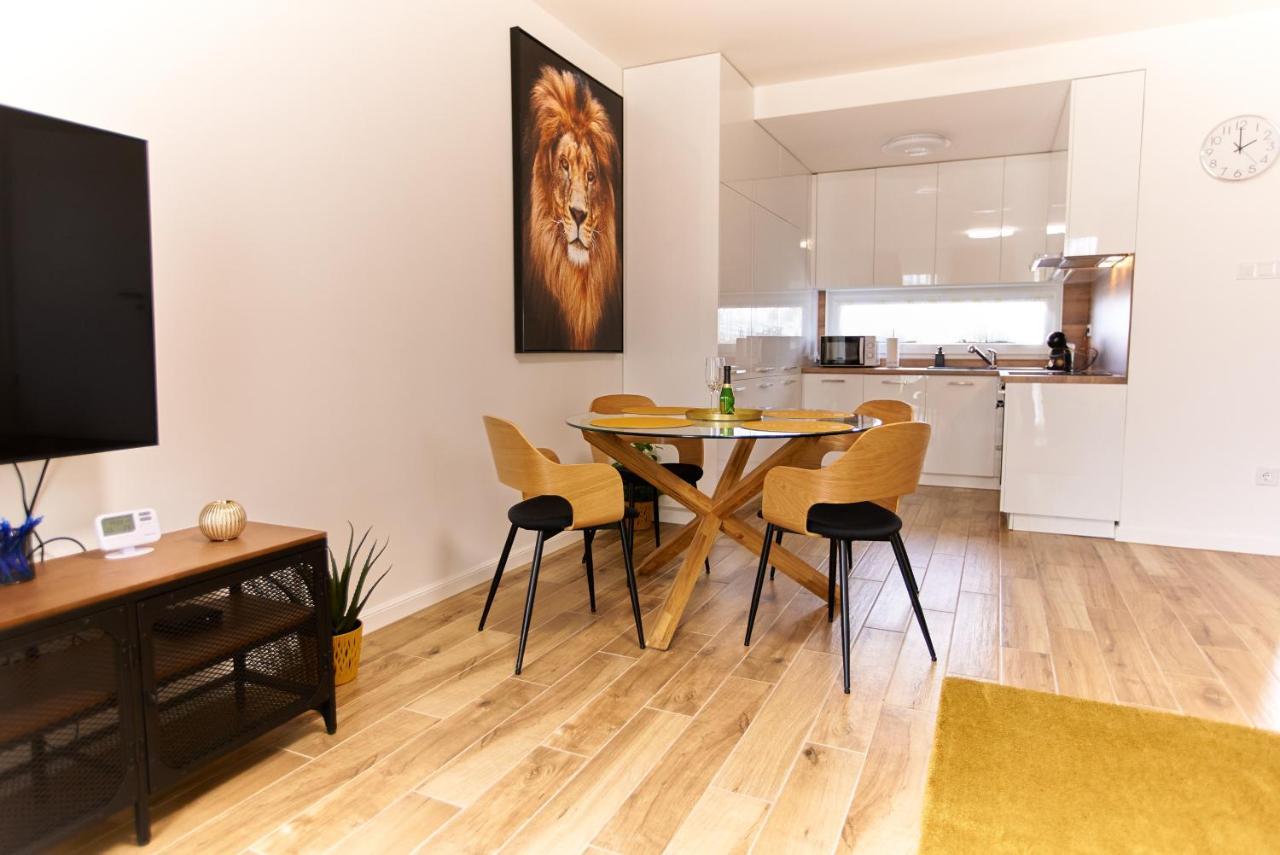Starlight Bronze Szeged- Exclusive Apartment Bagian luar foto