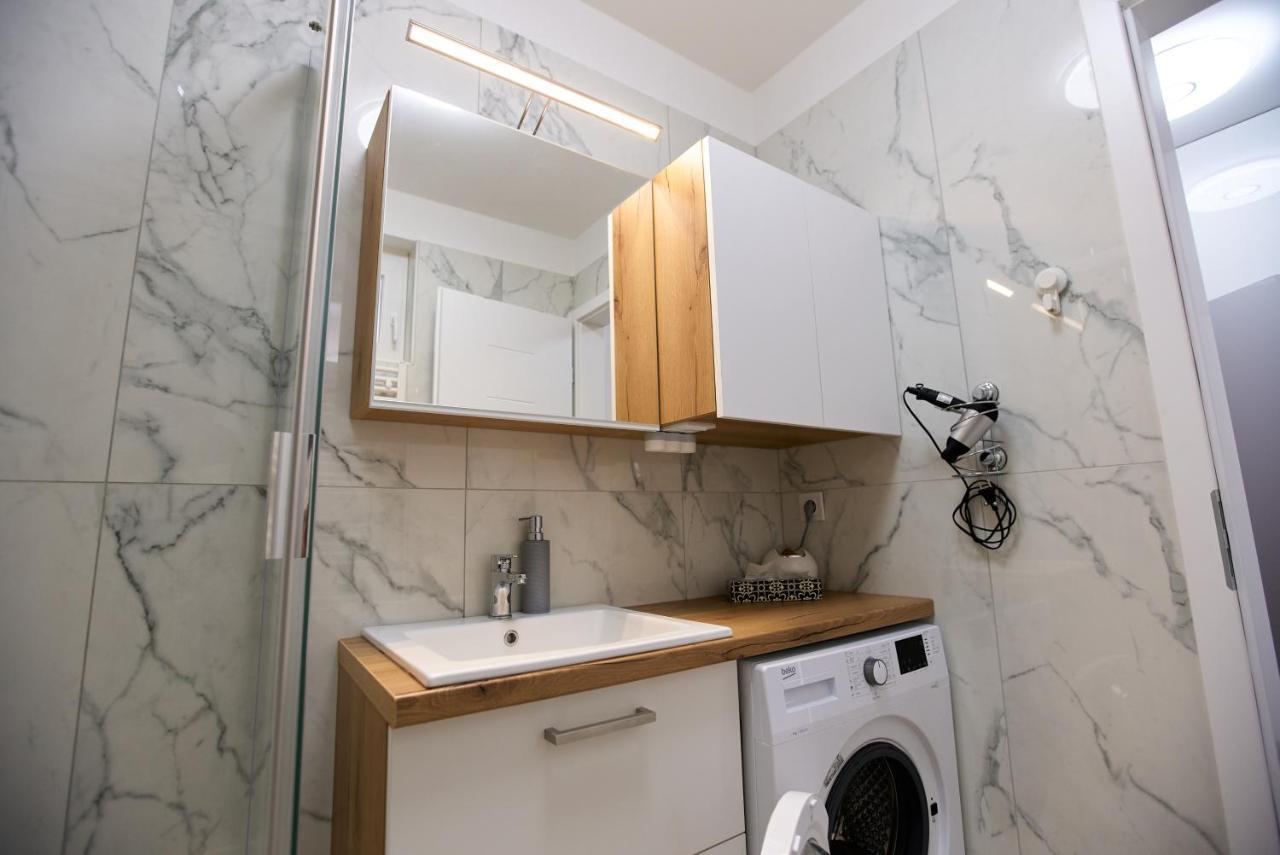 Starlight Bronze Szeged- Exclusive Apartment Bagian luar foto