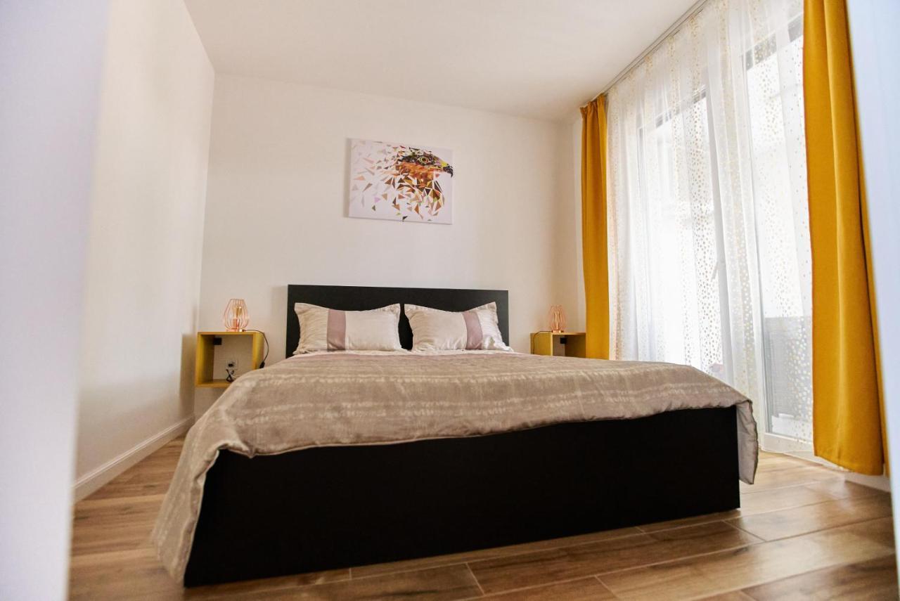 Starlight Bronze Szeged- Exclusive Apartment Bagian luar foto