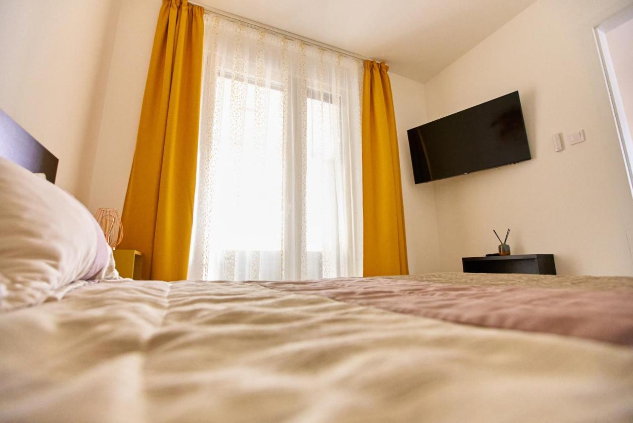 Starlight Bronze Szeged- Exclusive Apartment Bagian luar foto