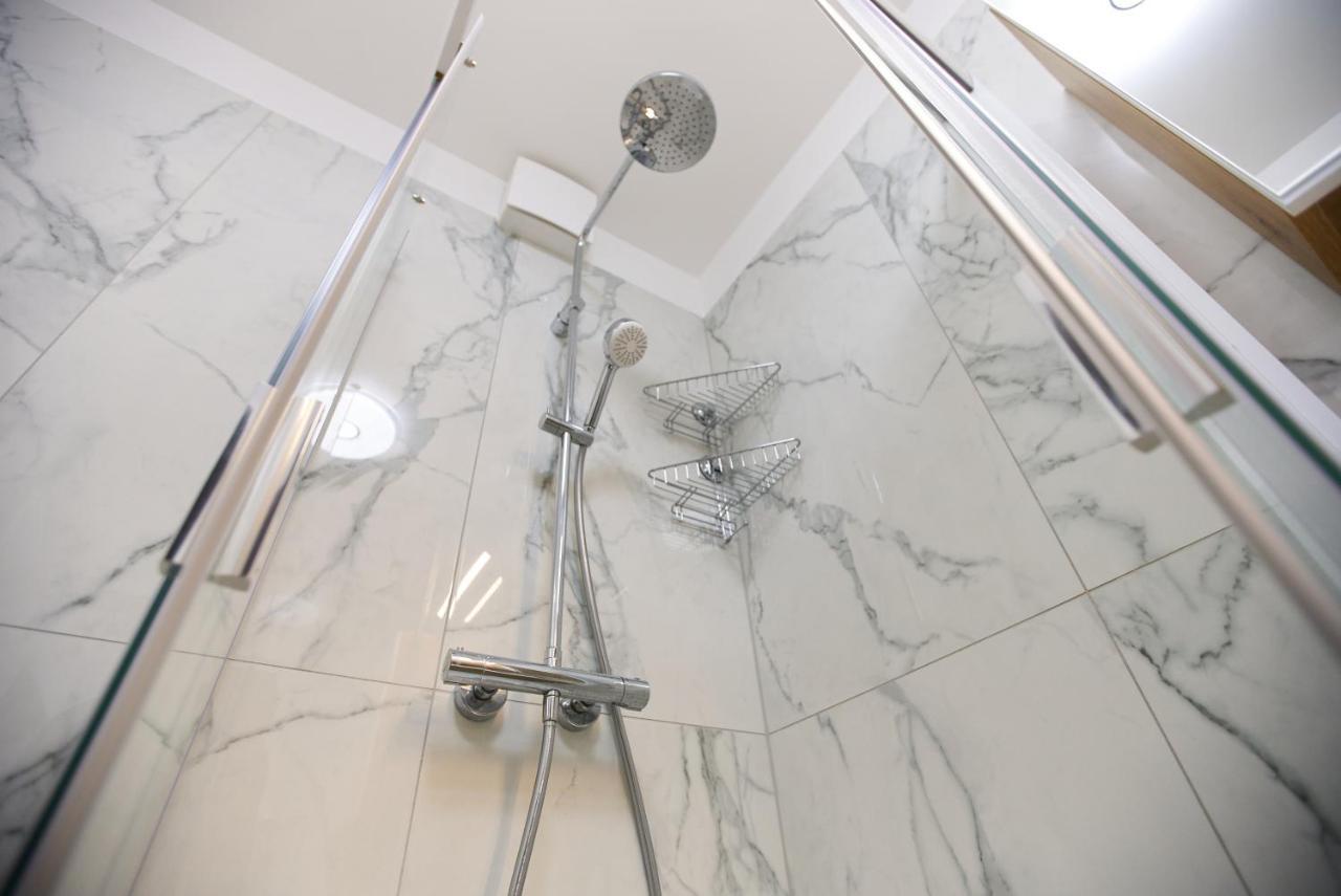 Starlight Bronze Szeged- Exclusive Apartment Bagian luar foto