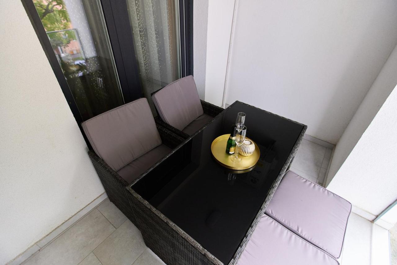 Starlight Bronze Szeged- Exclusive Apartment Bagian luar foto