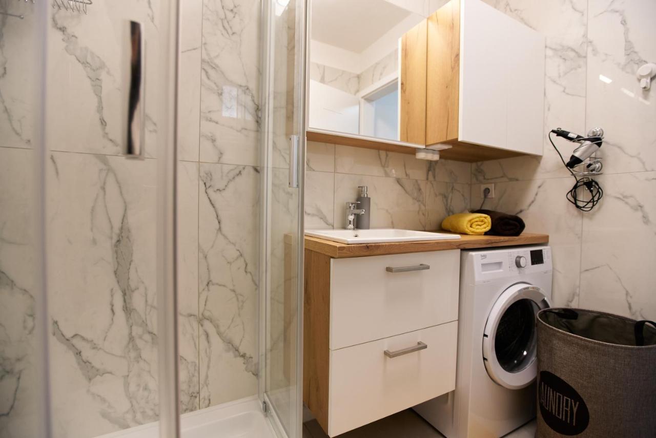 Starlight Bronze Szeged- Exclusive Apartment Bagian luar foto