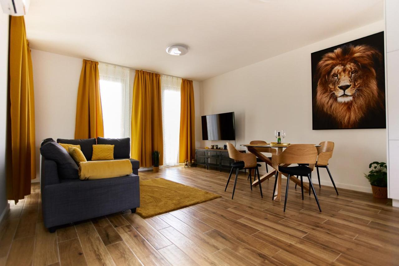 Starlight Bronze Szeged- Exclusive Apartment Bagian luar foto
