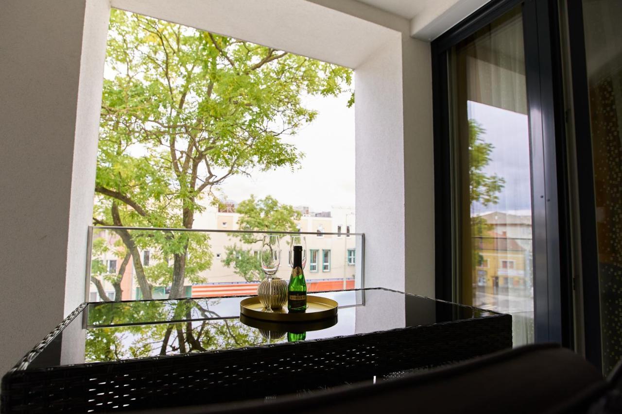 Starlight Bronze Szeged- Exclusive Apartment Bagian luar foto