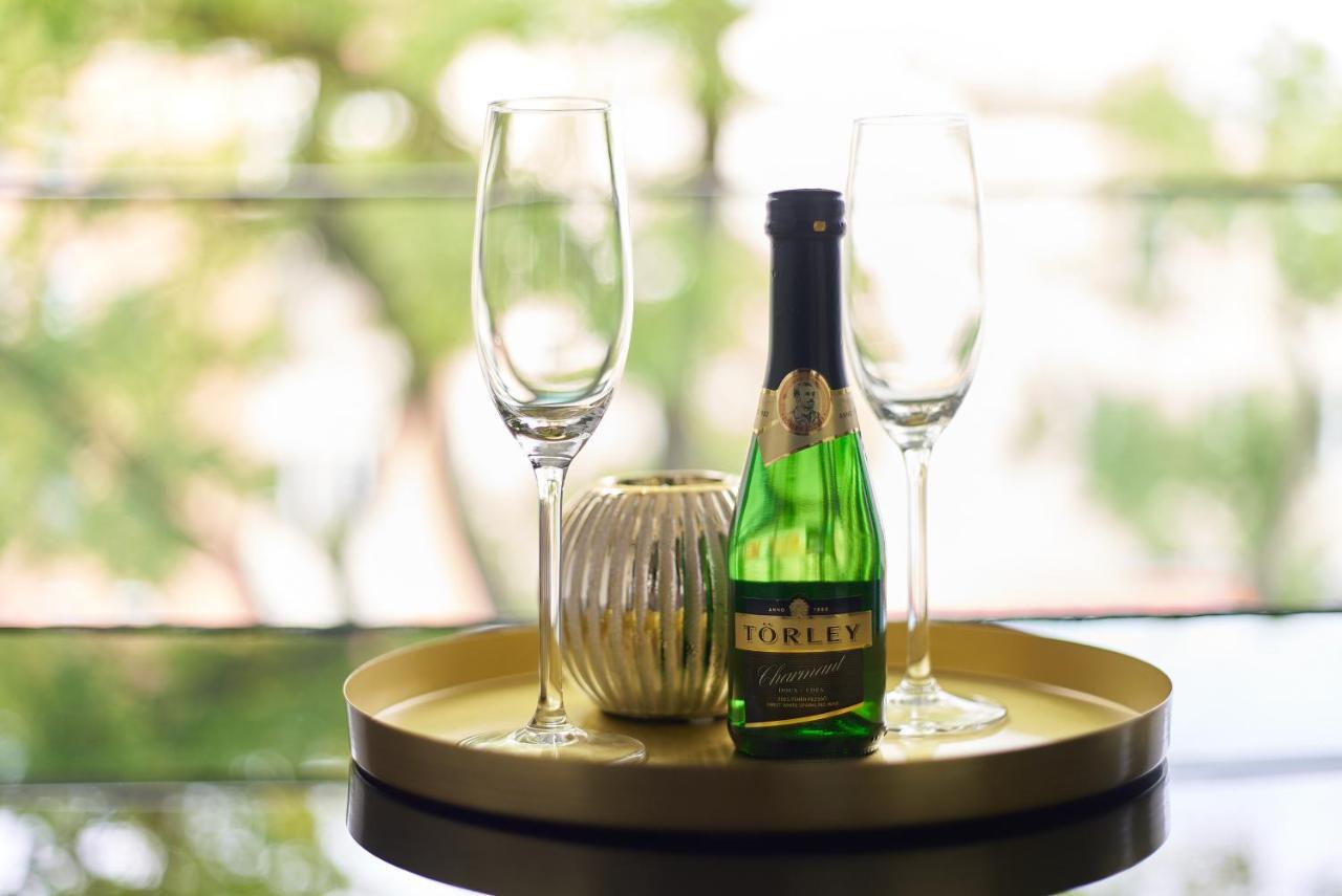 Starlight Bronze Szeged- Exclusive Apartment Bagian luar foto