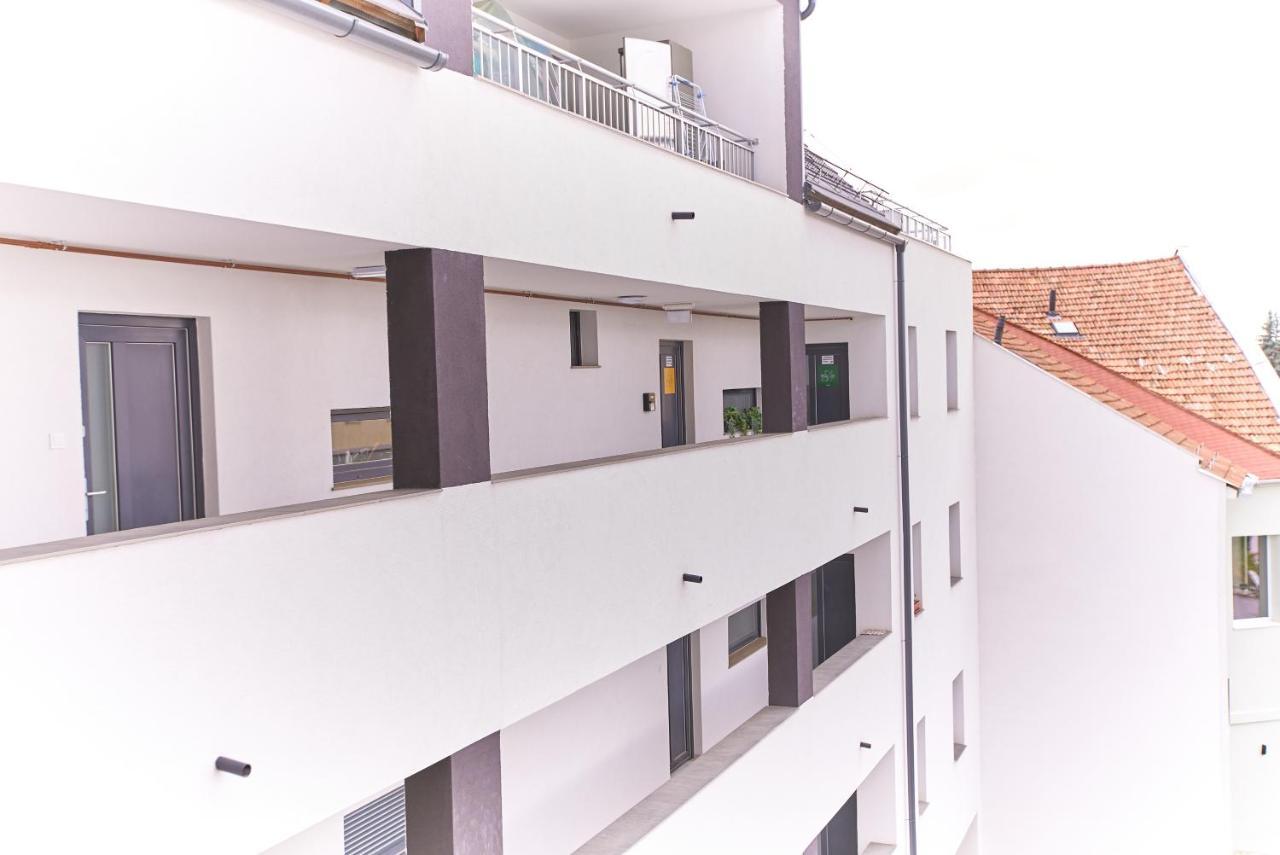 Starlight Bronze Szeged- Exclusive Apartment Bagian luar foto