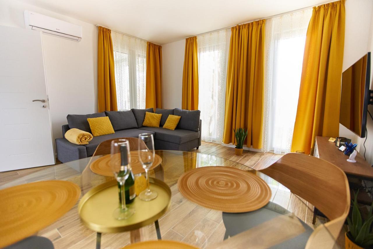 Starlight Bronze Szeged- Exclusive Apartment Bagian luar foto